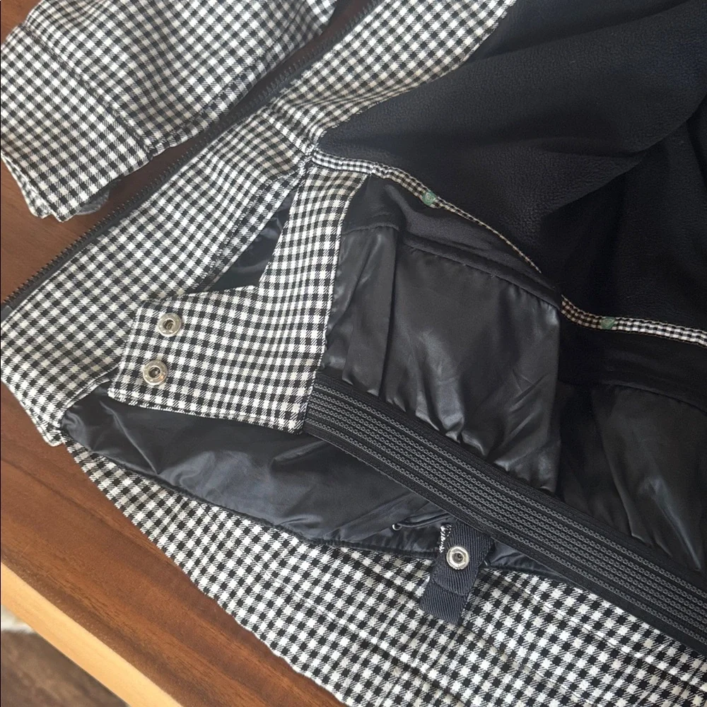 Roxy Black and White Limited Edition Snowboarding Jacket - Picture 5 of 6